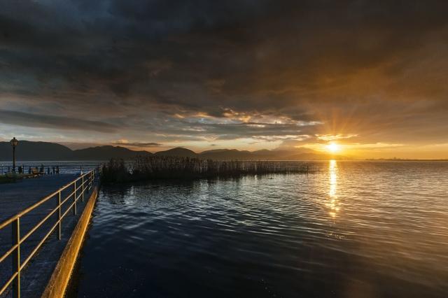 Alba  su lago di Massaciuccoli