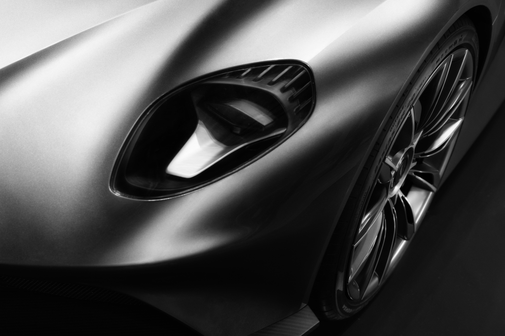 Aston Martin in bianco e nero