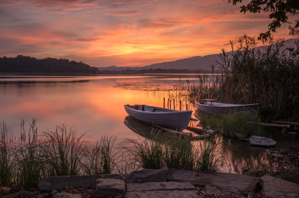 Tramonto sul lago