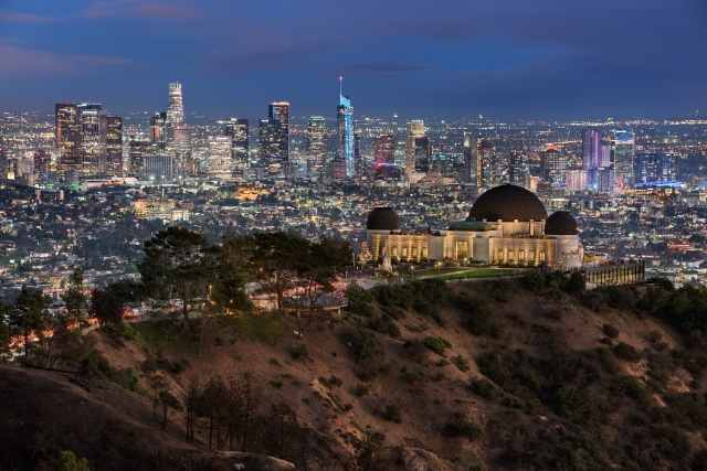 Lo skyline di Los Angeles dalle colline hollywoodiane