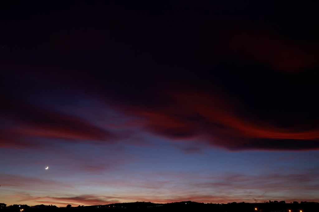Luna sulle colline