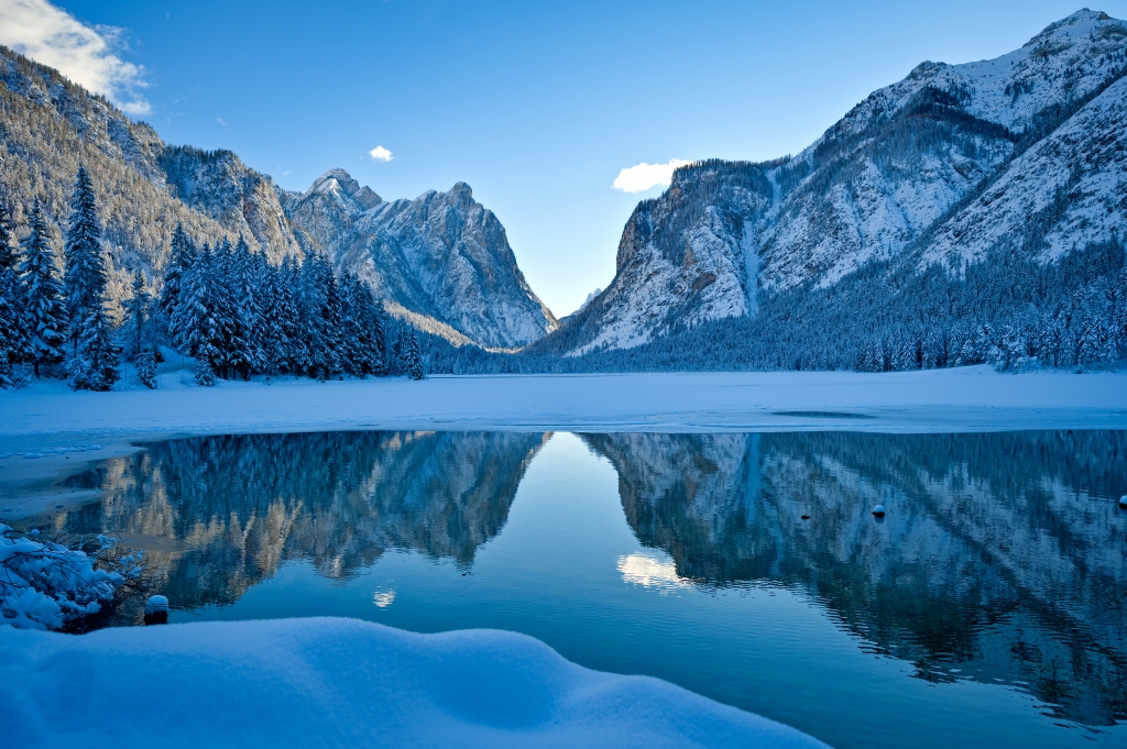 La Magia dell'Inverno al Lago di Dobbiaco nelle Dolomiti