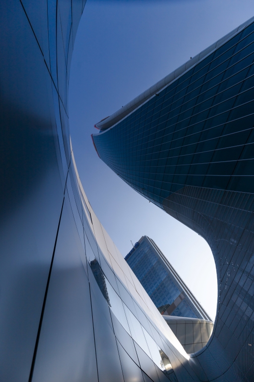 Curve e forme a Milano