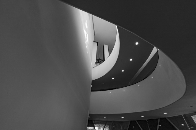 Scala a curve del Museo del Novecento