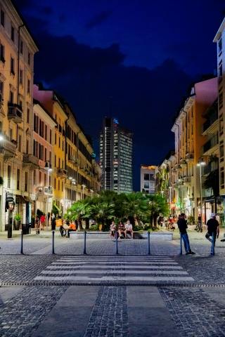 PIAZZA GARIBALDI IN UNA COLORATA NOTTATA
