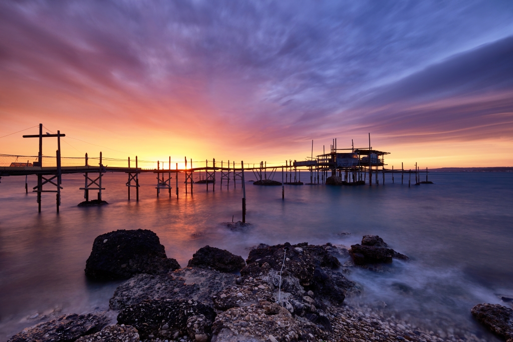 L'alba sulla costa dei trabocchi