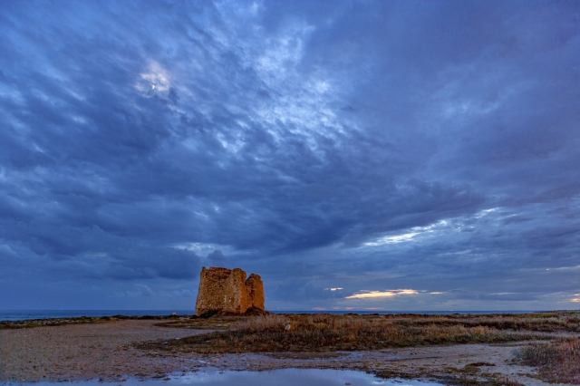 Torre Zozzoli tra Luna e tramonto