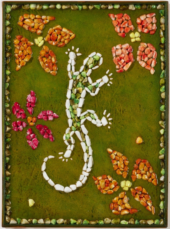 geko su prato fiorito