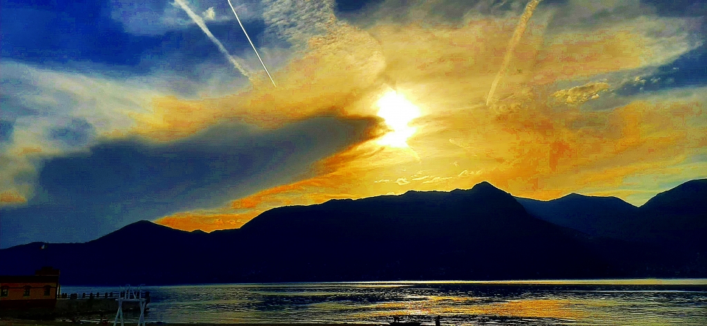 Tramonto sul lago Maggiore