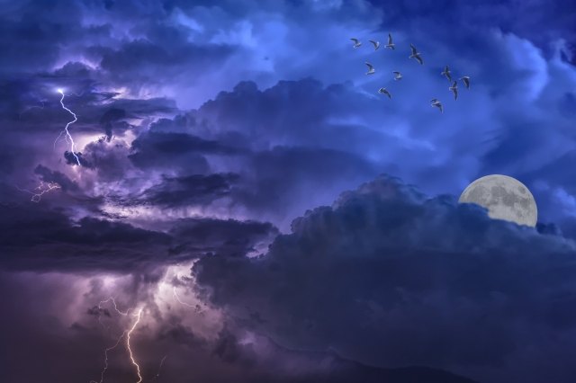 cielo con luna piena