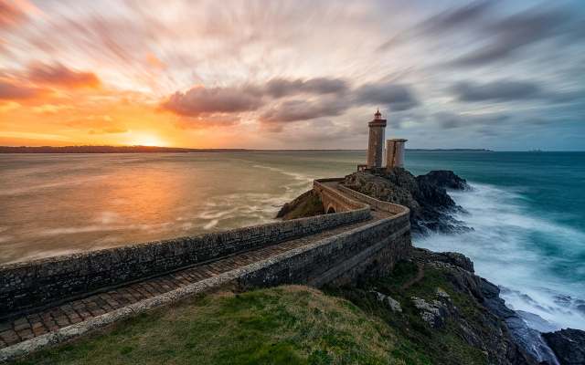 Alba al faro Le Petit Minou in Bretagna · alancara