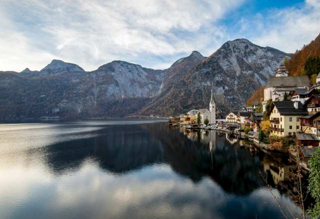 Il lago di Hallstatt in Austria