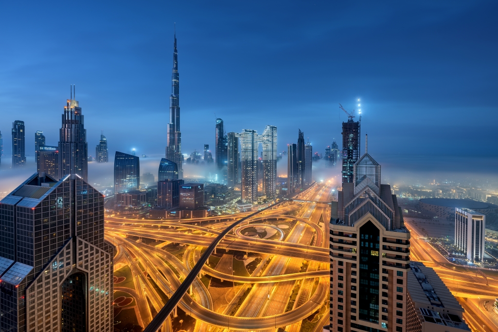 Lo skyline di Dubai all’alba