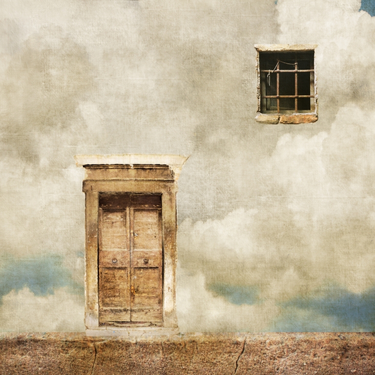 Porta e finestra nelle nuvole