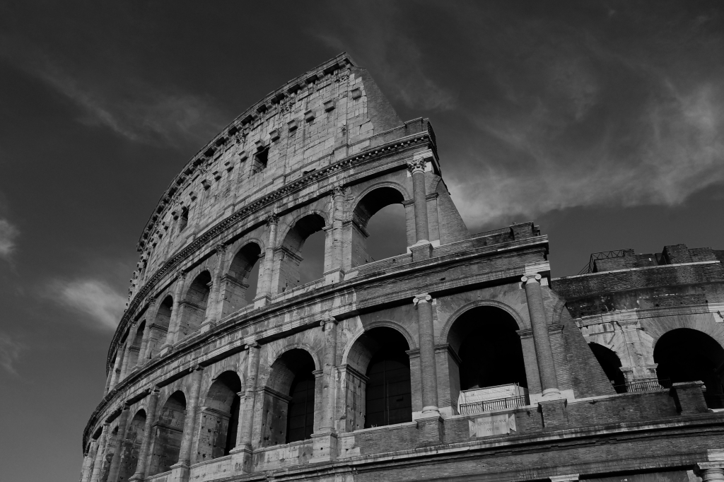 Colosseo bianco e nero