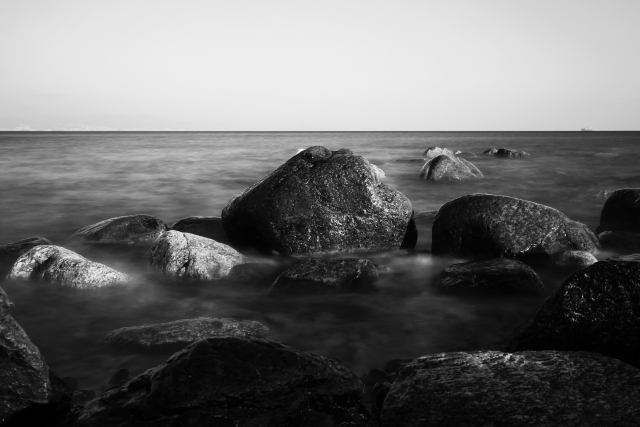 Scogli in mezzo al mare
