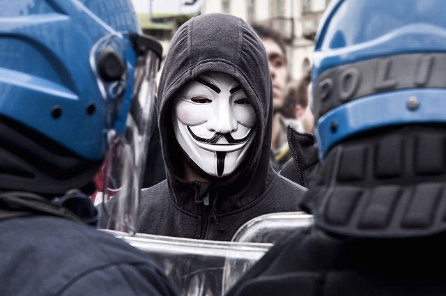 Ribelli. Anonymous. Maschera di Guy Fawkes