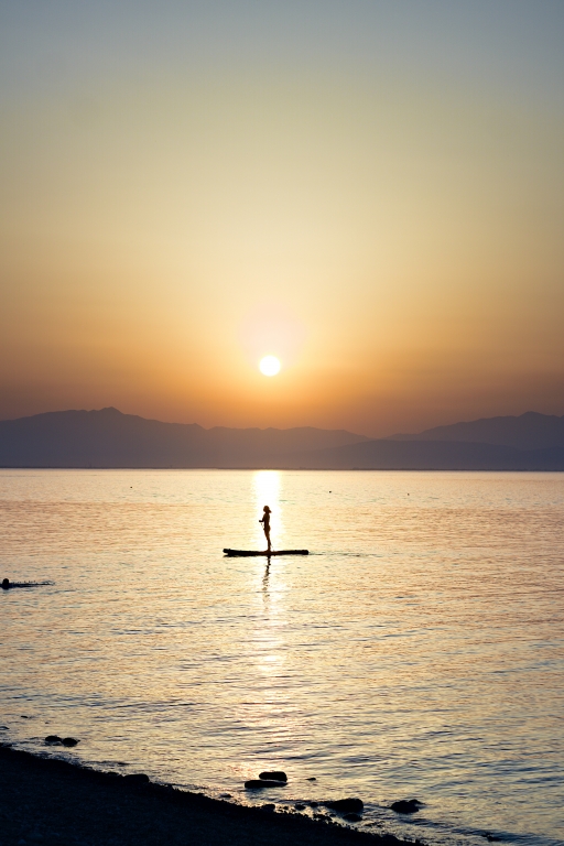 Pagaiare al tramonto