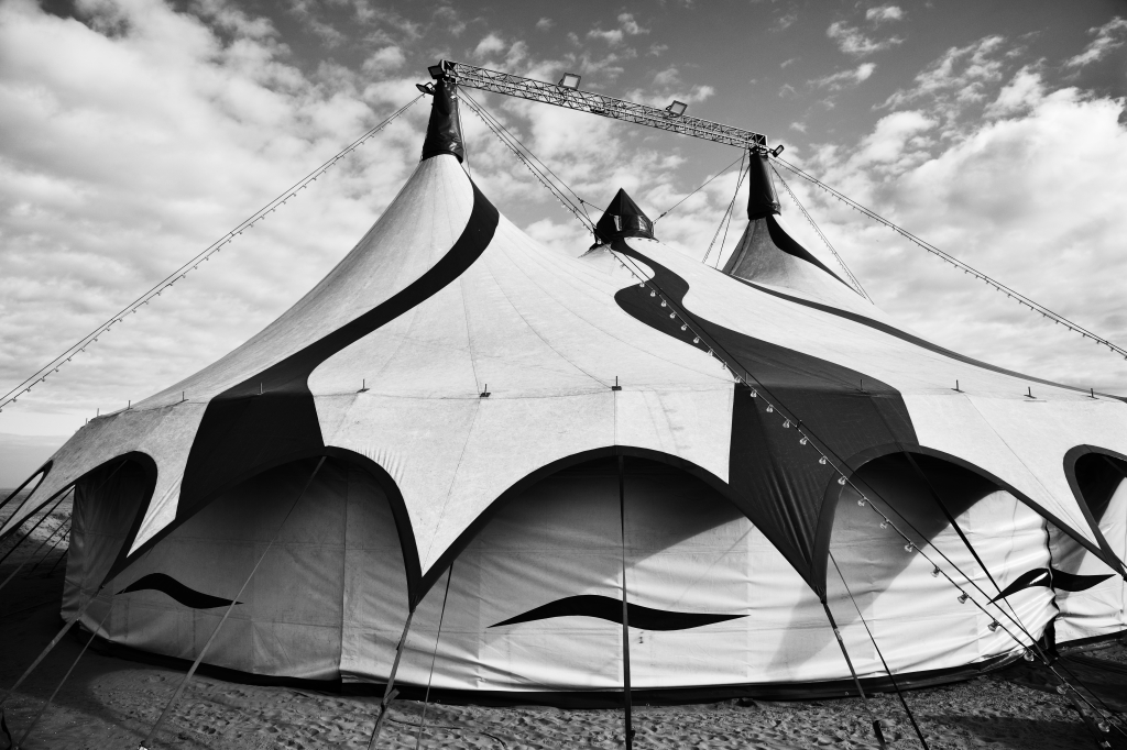 Il circo sulla spiaggia