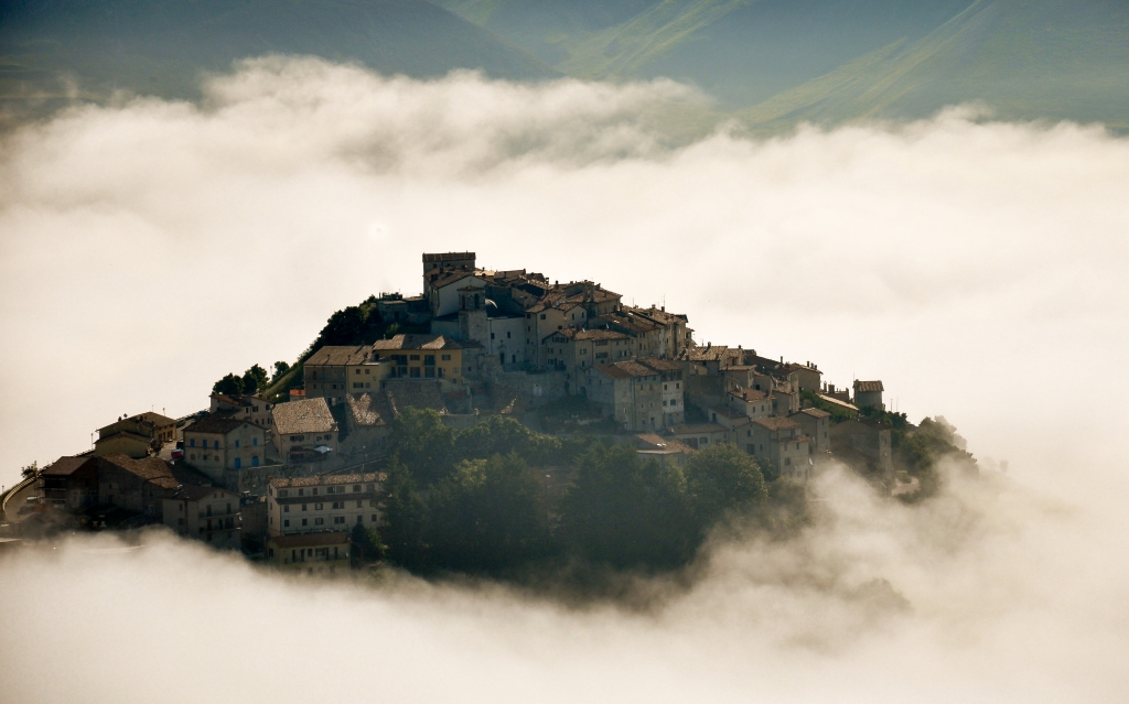 Castelluccio di Norcia e le nuvole