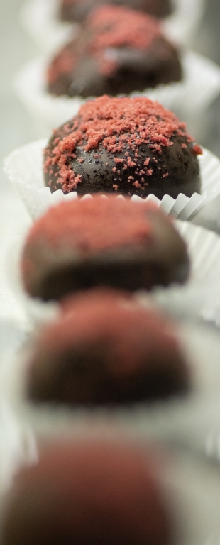 Sinfonia Gustativa: Il Cioccolatino Bomboniera con Polvere di Fra