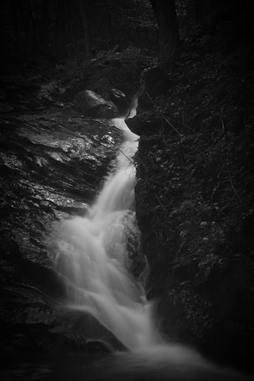 Cascata, bianco e nero.
