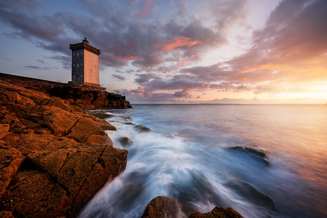 Il faro di kermorvan al tramonto, Bretagna, Francia