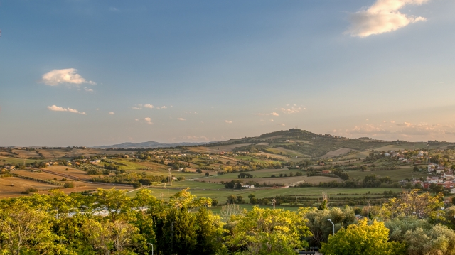 Romantic hills · lgirola