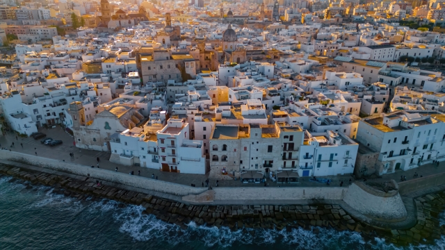 Monopoli al Tramonto: Arte Fotografica Aerea