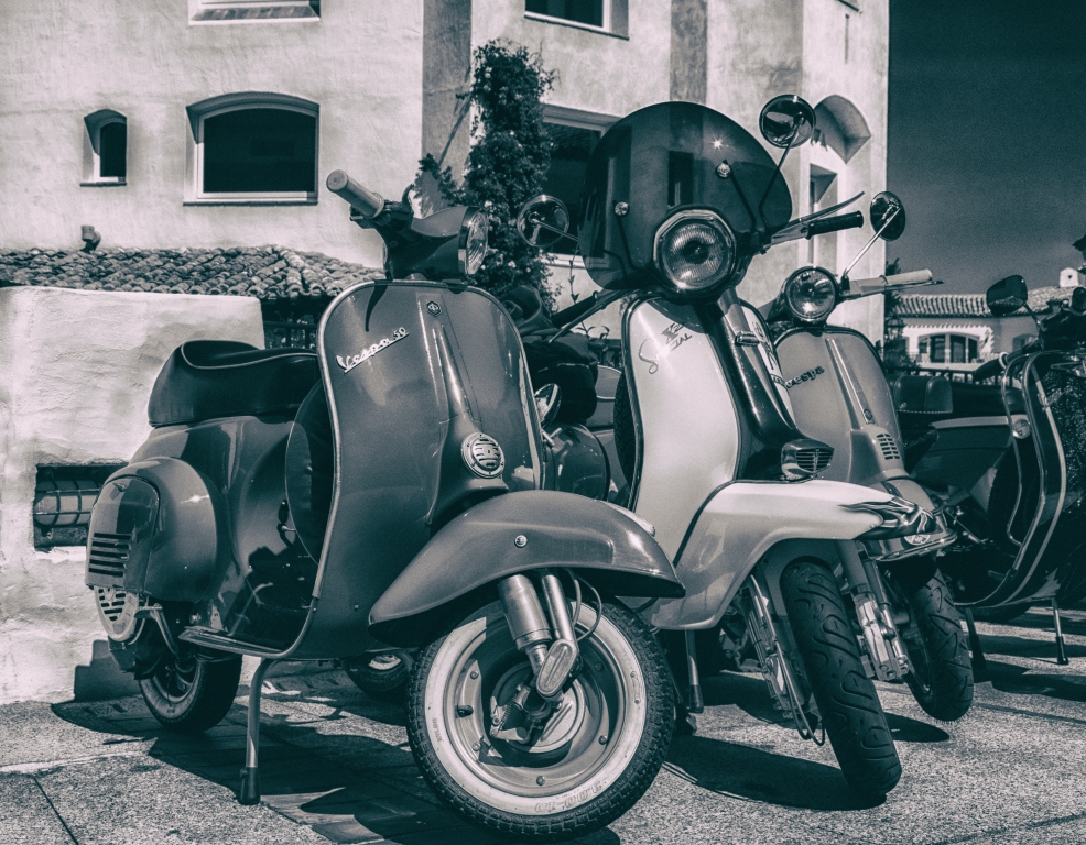 Vespa in Bianco e Nero