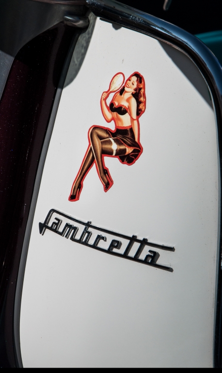 Fascino retrò: Lambretta con pin-up