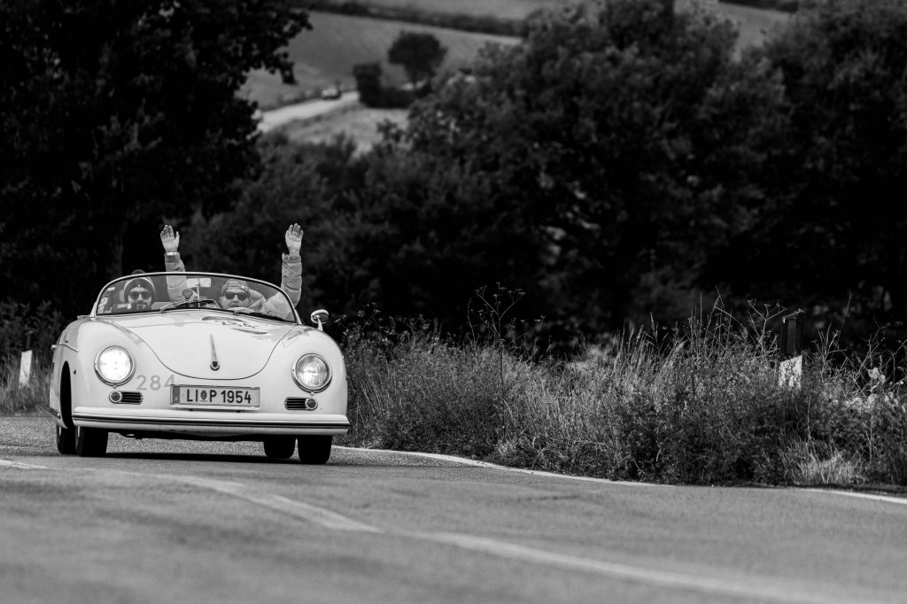 Avventura in Porsche 356 Speedster: libertà e gioia sulla strada