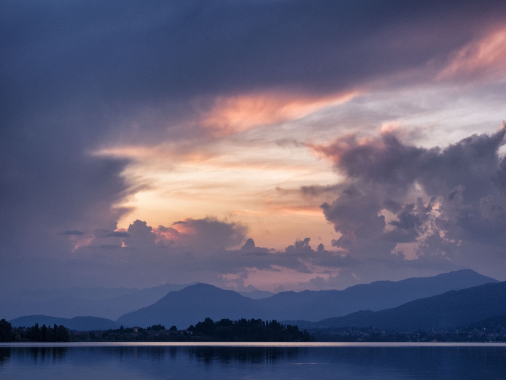 Tramonto sul lago di Varese